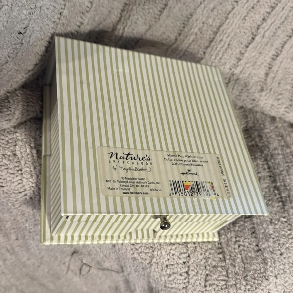 Nature’s Sketchbook by Marjolein Bastin sage green /cream keepsake and note box